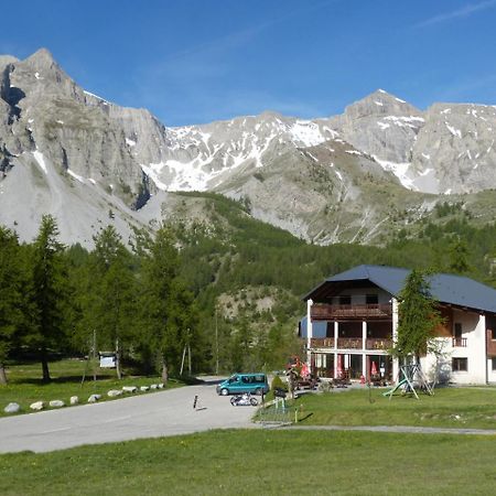 Auberge Des Aiguilles Hotel Entraunes Exterior photo