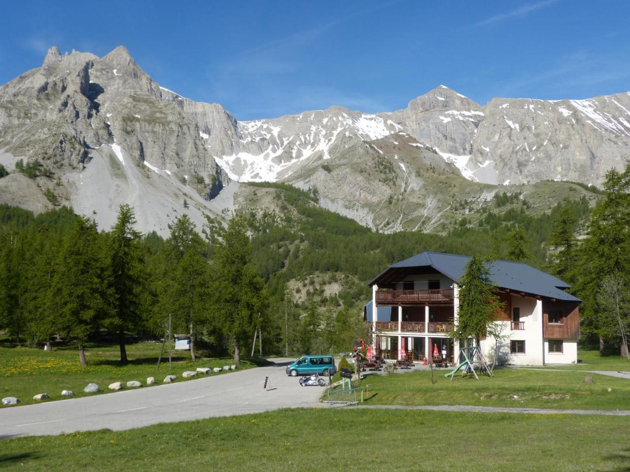 Auberge Des Aiguilles Hotel Entraunes Exterior photo